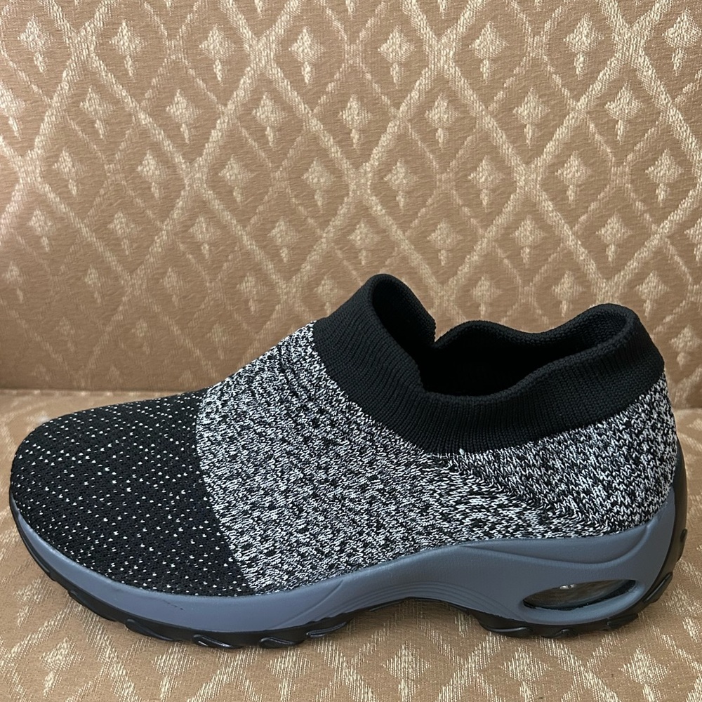“NEW” FREE TEE SLOW MAN SLIP ONS